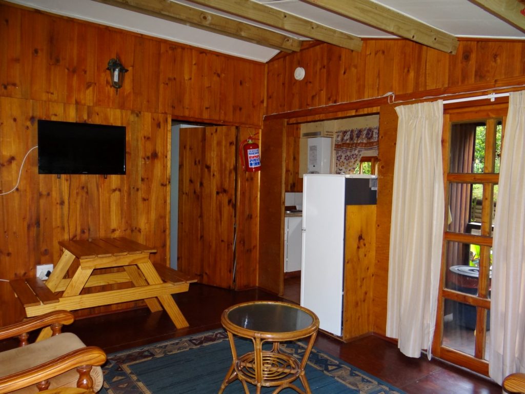 Single Cabin Lounge